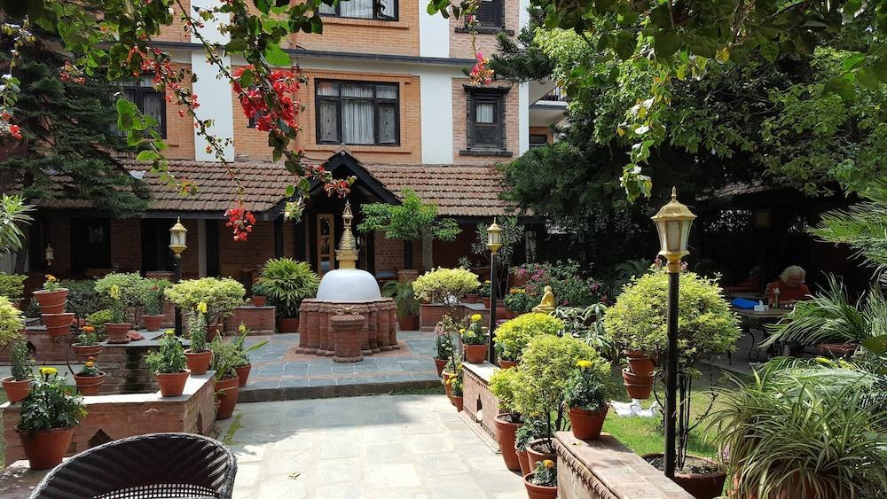 Hotel Ganesh Himal Katmandú Exterior foto