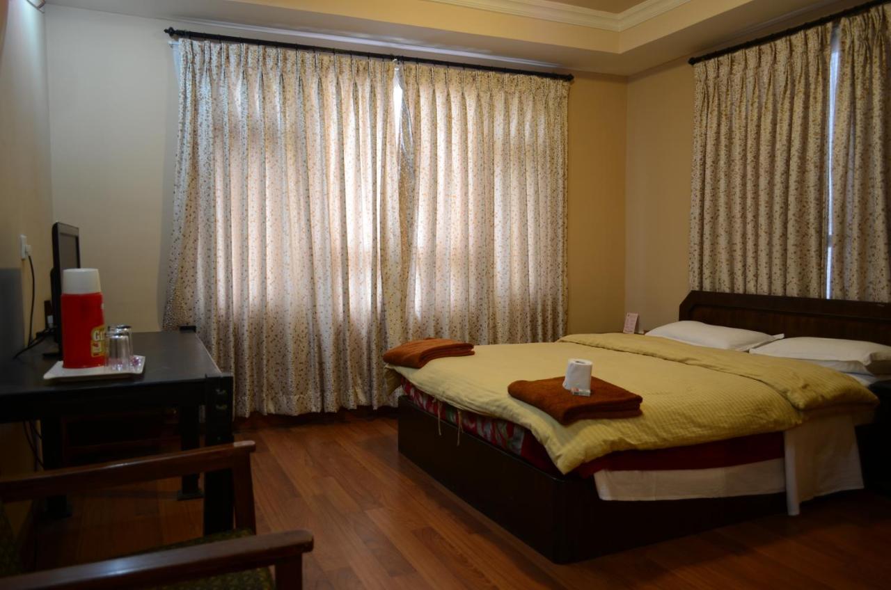 Hotel Ganesh Himal Katmandú Habitación foto