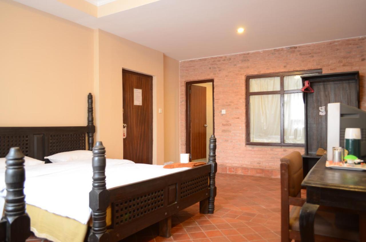 Hotel Ganesh Himal Katmandú Habitación foto