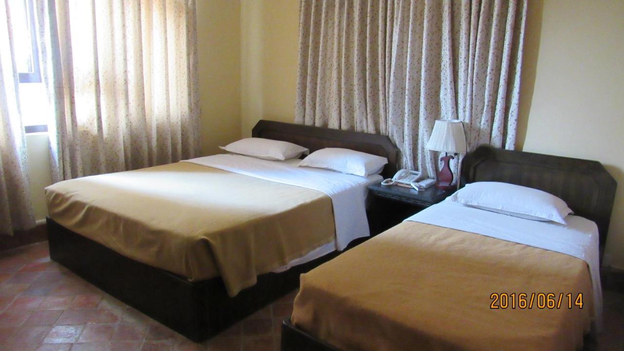Hotel Ganesh Himal Katmandú Exterior foto